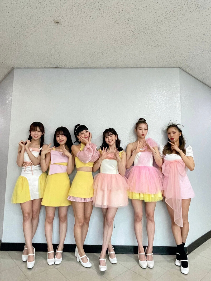 220410 OH MY GIRL Twitter Update documents 1