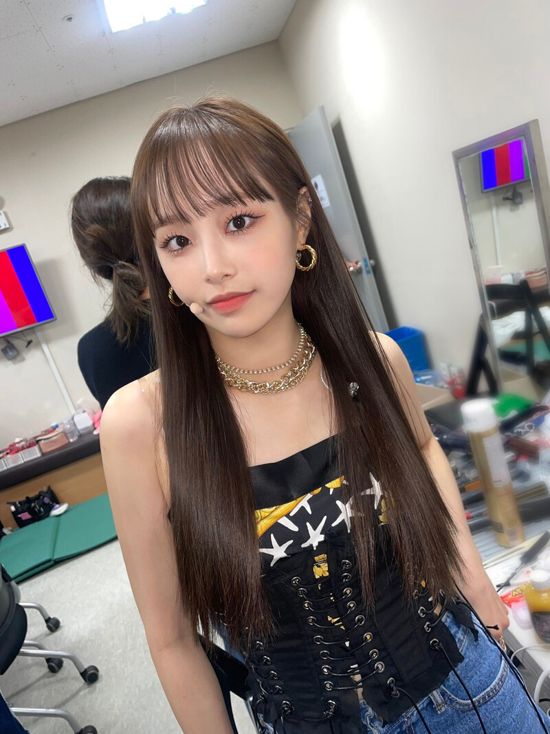 220608 LOONA Twitter Update - Chuu documents 1