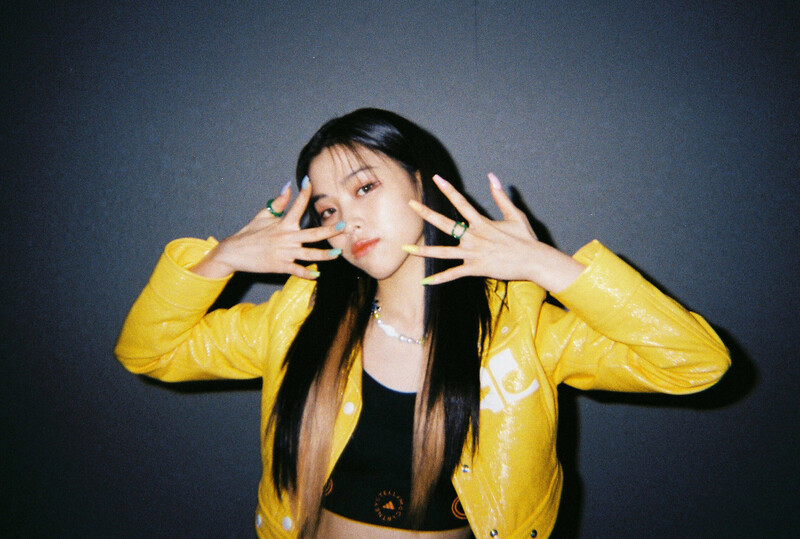 220822 ITZY Twitter Update - CHECKMATE - Film Photo documents 5