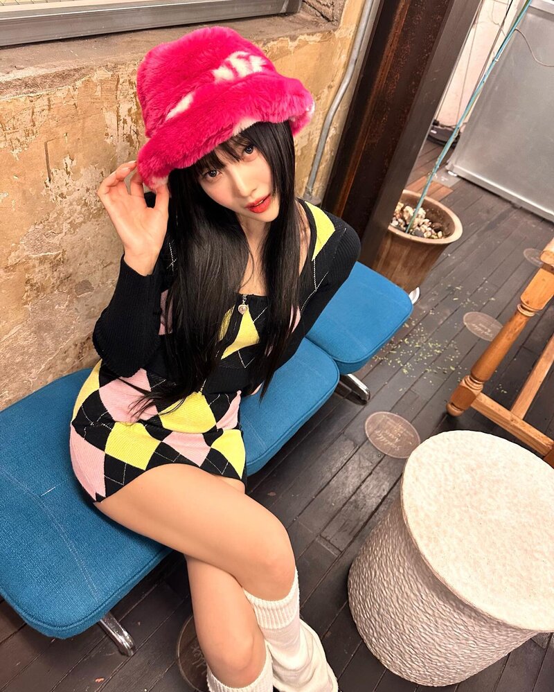 230117 Red Velvet Joy Instagram Update documents 4