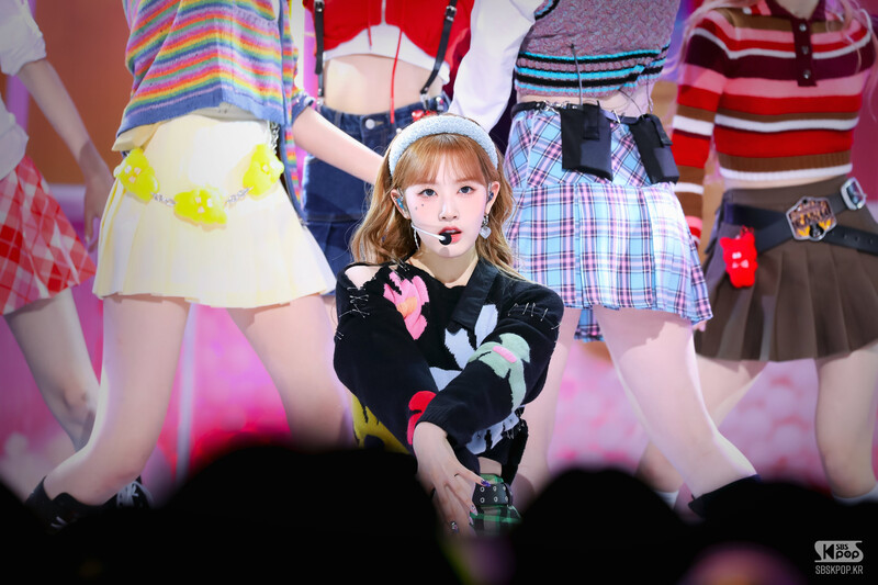 230219 STAYC Sieun - 'Teddy Bear' at Inkigayo documents 5