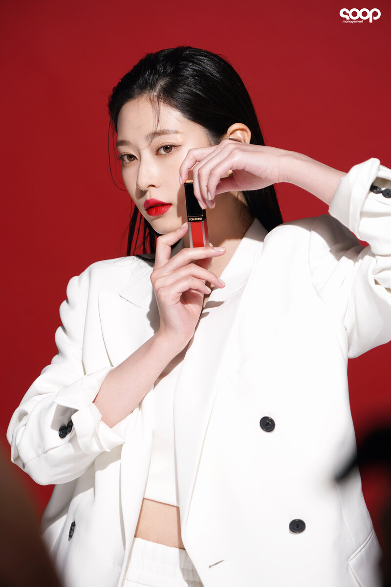 230504 SOOP Naver Post - Kim Minju - Tom Ford Photoshoot Behind documents 5