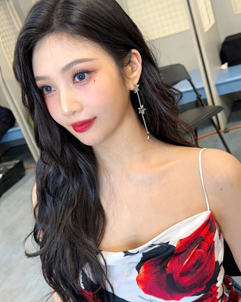 240719 Red Velvet Joy Instagram Update with Wendy documents 16