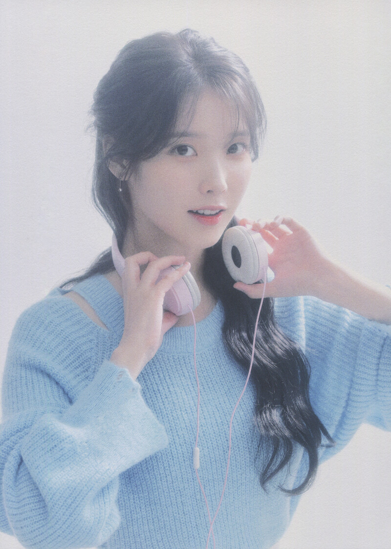 IU - 5th Official ‘UAENA’ Fanclub Kit [SCANS] documents 2