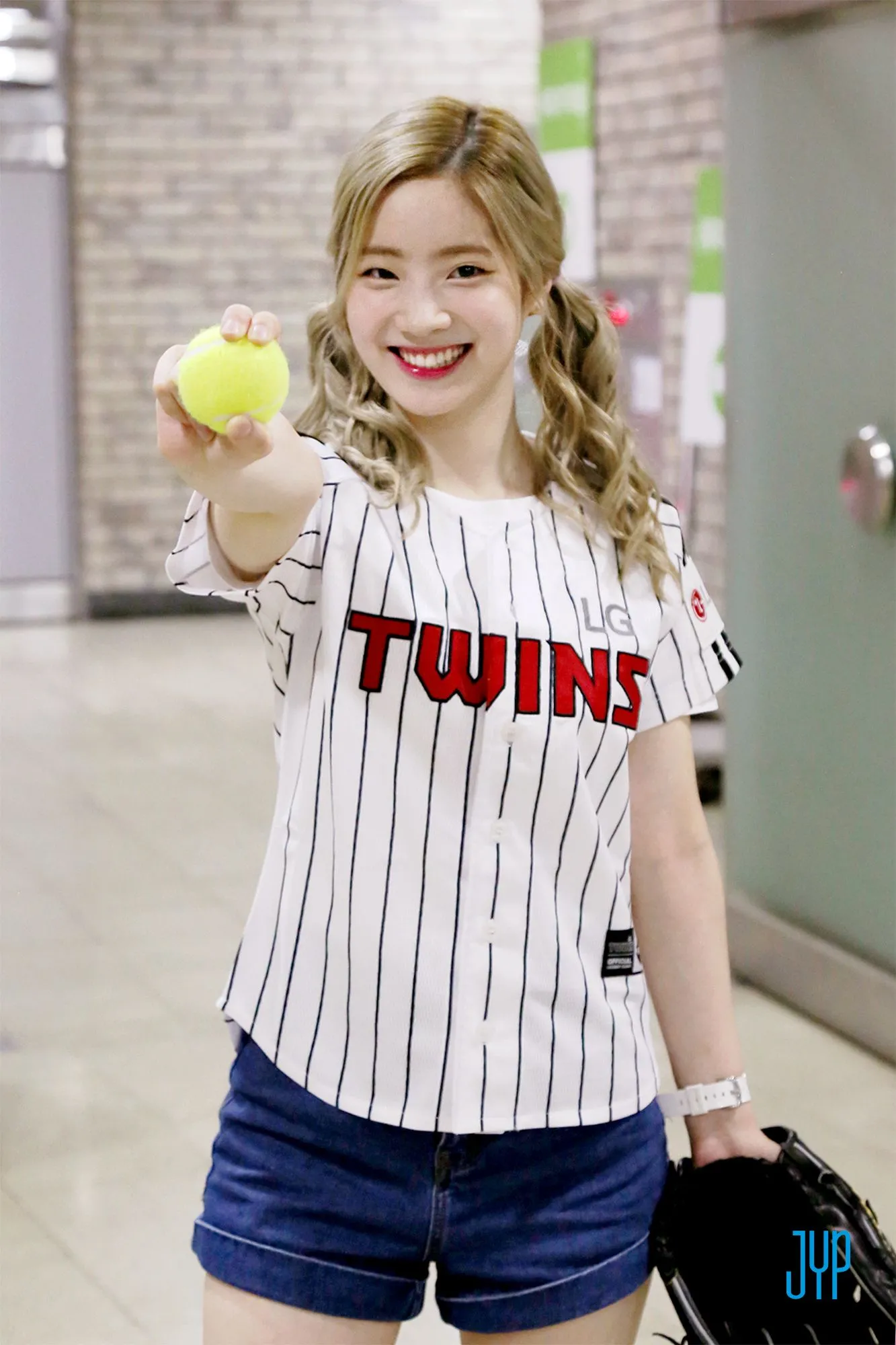 First Pitch at LG Twins game - Dahyun (TWICE) Photo (43044117