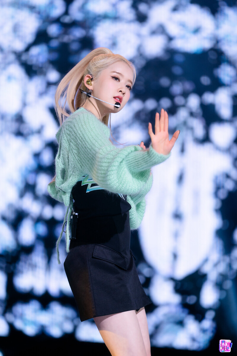 220306 STAYC Sieun - 'RUN2U' at Inkigayo documents 20