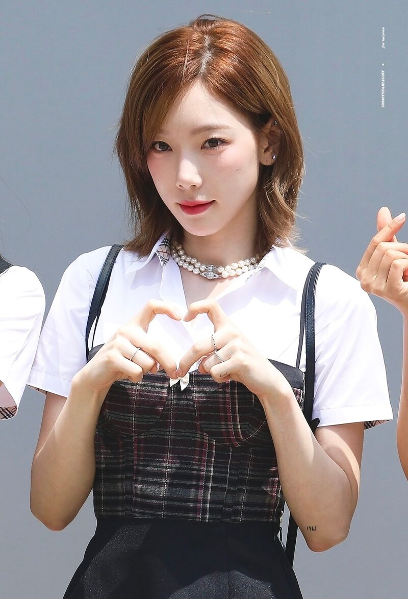 220728 SNSD Taeyeon - 'Knowing Bros' Filming documents 12