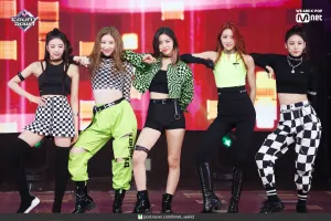 190221 ITZY - 'DALLA DALLA' at M Countdown (Mnet Naver Post)