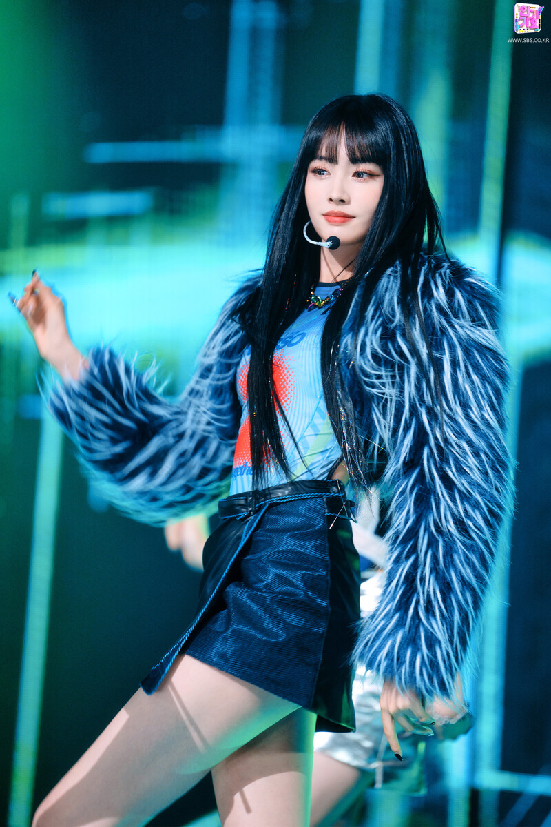 220306 STAYC Yoon - 'RUN2U' at Inkigayo documents 9