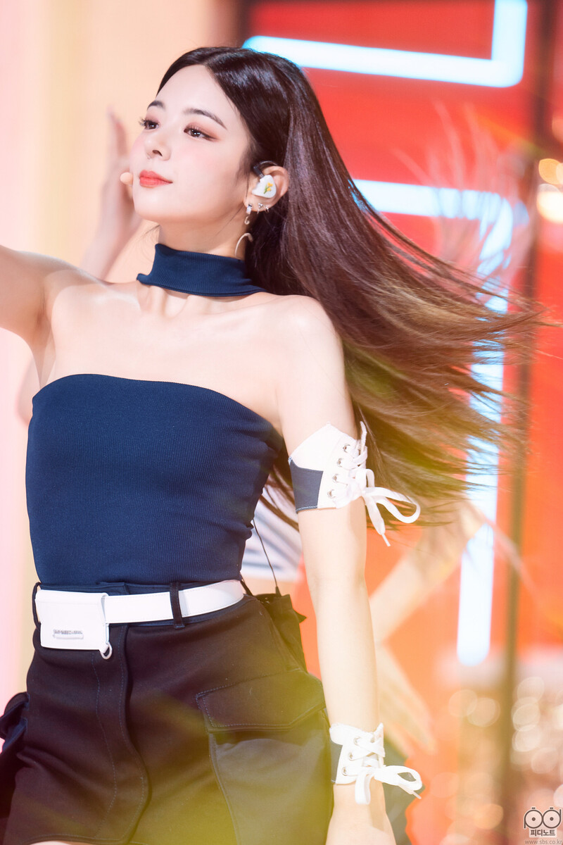 220718 ITZY Lia - 'Sneakers' at SBS Inkigayo documents 4