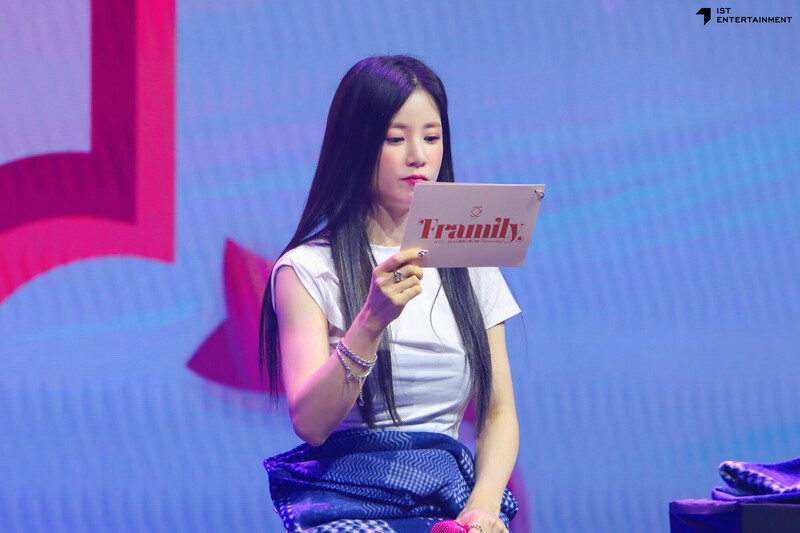 221026 IST Naver Post - Apink Chorong & Bomi 'Framily' Fanmeet Behind documents 9