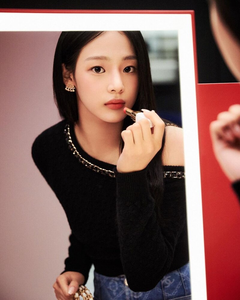 230704 NewJeans Instagram Update - Minji with CHANEL Beauty Korea at CodesCouleur POP UP documents 3
