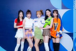 230409 SBS Twitter Update - Apink at Inkigayo Photowall