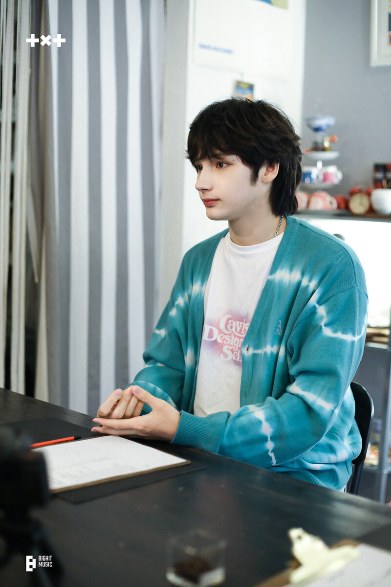 221004 TXT Weverse Update - TALK X TODAY Behind Photo documents 5