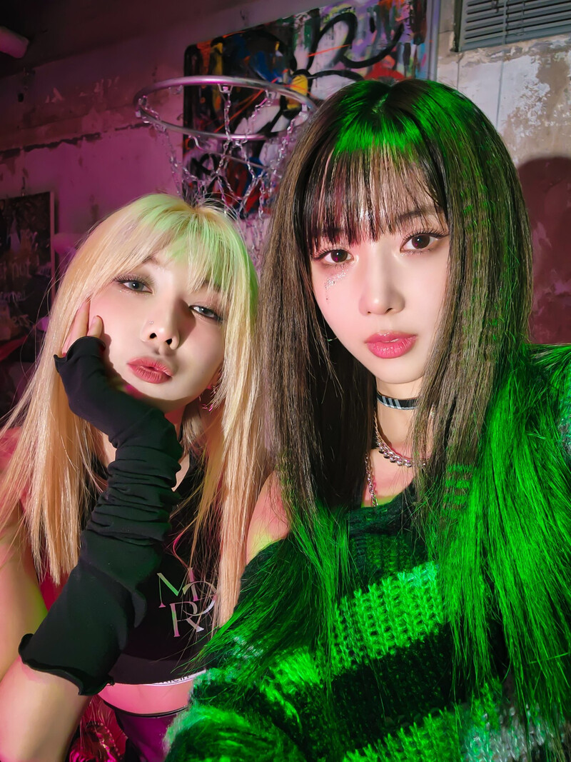 221222 Dreamcatcher Twitter Update - Yoohyeon & Dami documents 2