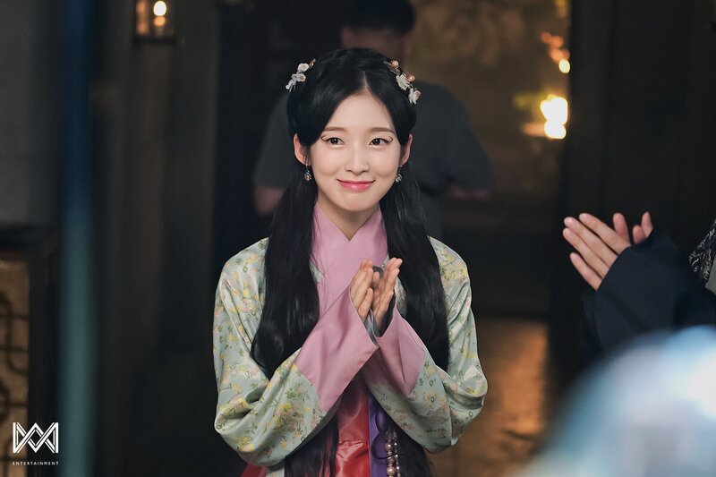 230108 WM Naver Post - OH MY GIRL Arin - 'Alchemy of Souls: Light and Shadow' Behind documents 15