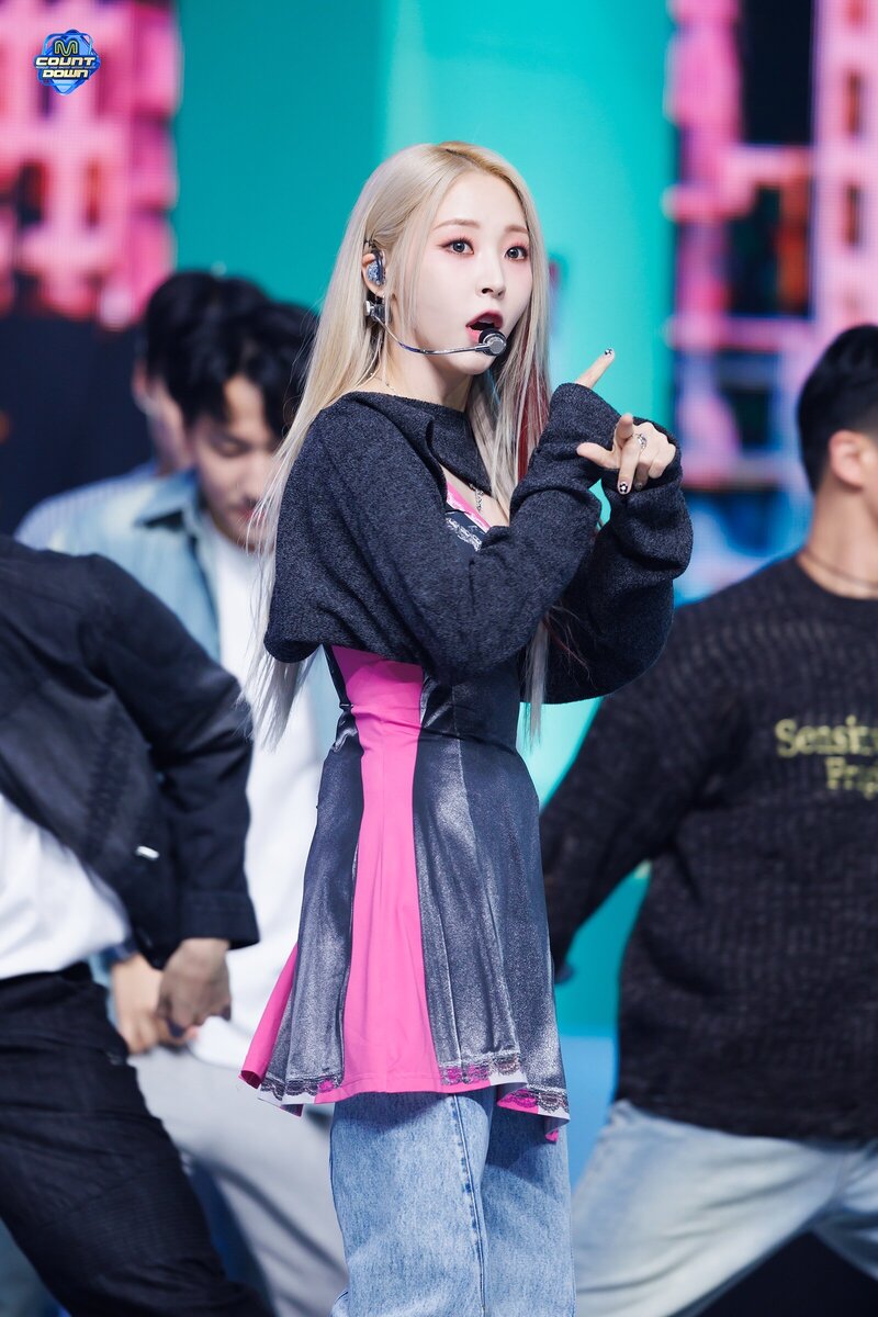 240208 Moon Byul - 'TOUCHIN&MOVIN' at M Countdown documents 14