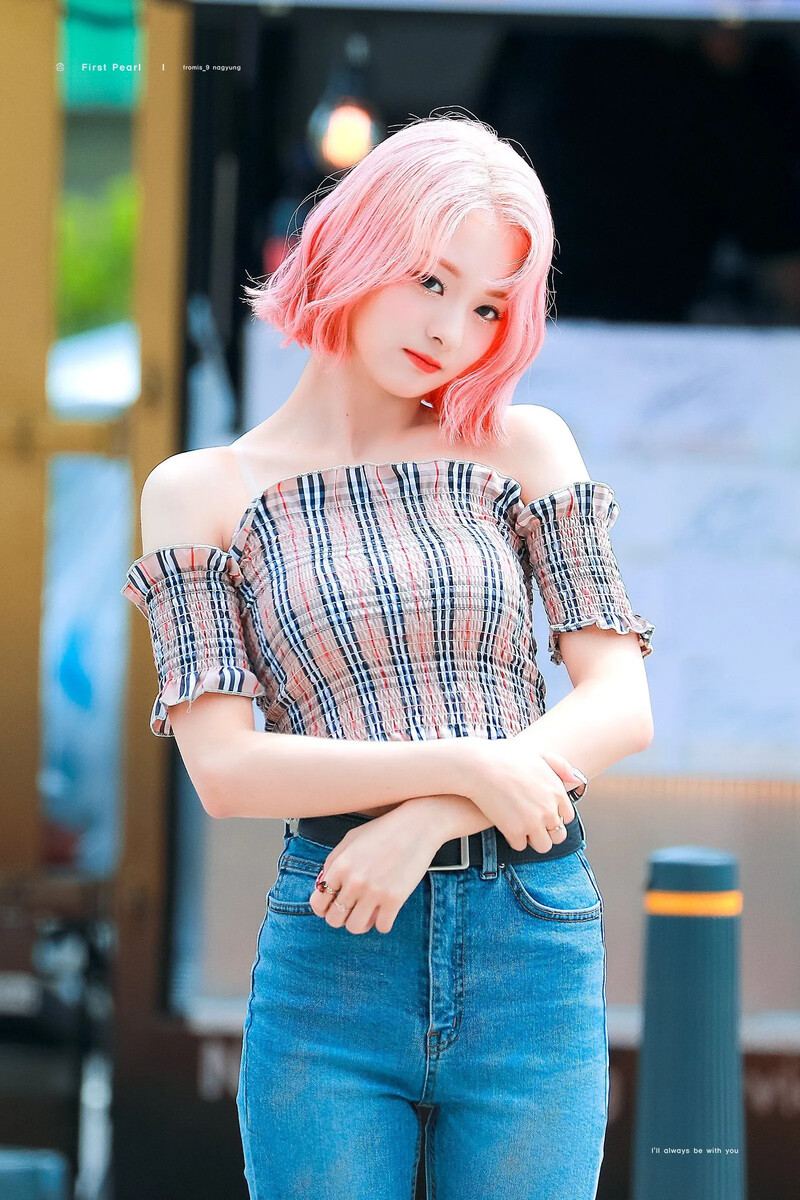 fromis_ng D8l2wltUcAAn22C  20190608.jpg