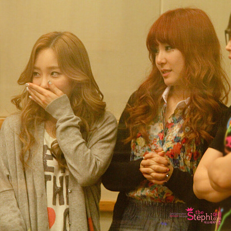 120504 Girls' Generation Tiffany, Taeyeon & Seohyun at Sukira documents 5