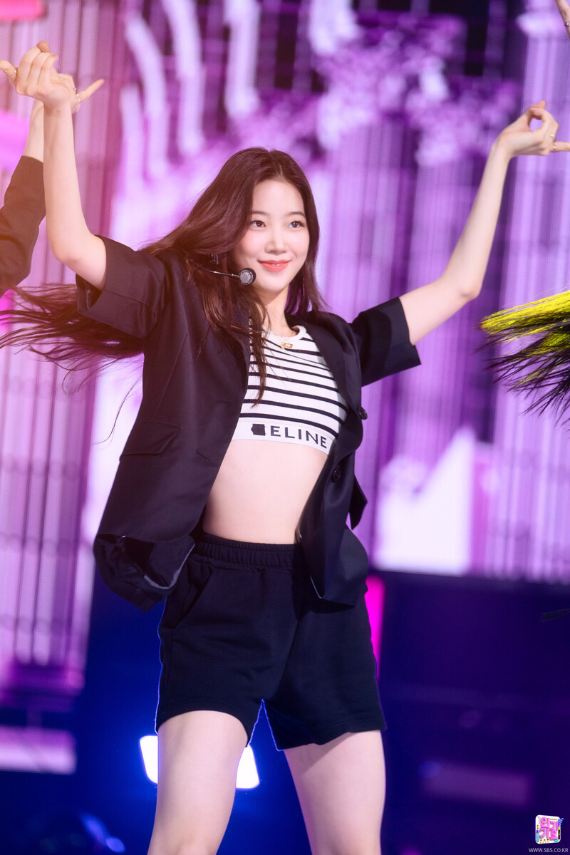 220529 LE SSERAFIM Kazuha - 'FEARLESS' at Inkigayo documents 18