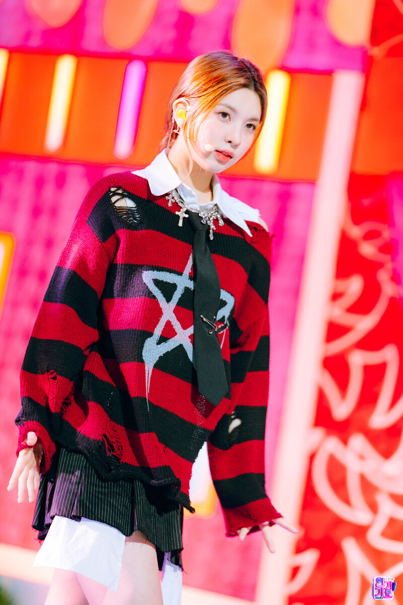 230326 NMIXX Bae - 'Love Me Like This' at Inkigayo documents 4