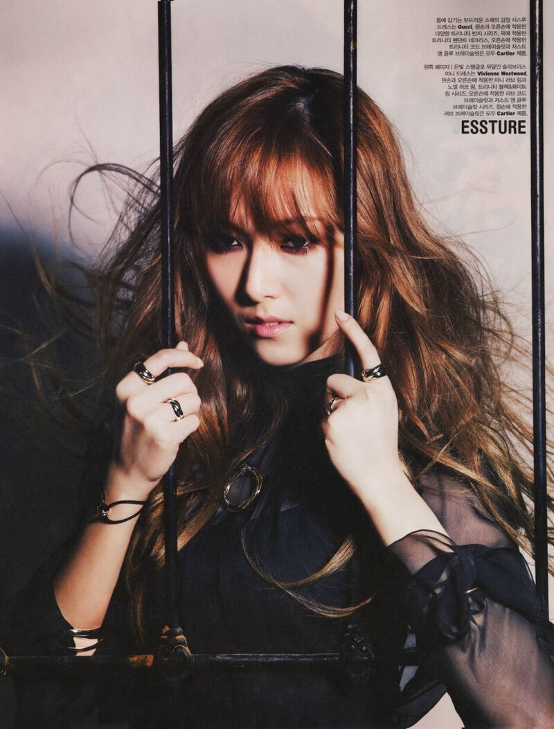 Jessica Jung for W Korea - August 2012 Issue [SCANS] documents 4