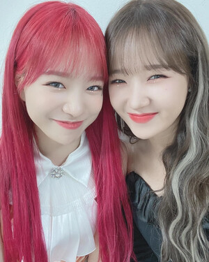 200620 Weki Meki Yoojung Instagram Update with Yuri