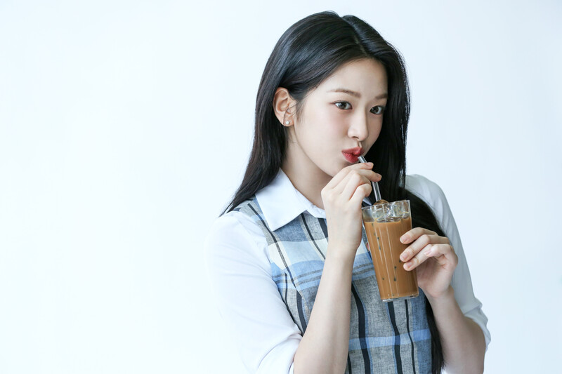 240702 Starship Entertainment Naver Update with Yujin - 'Maxim Supreme Gold' Advertisement Behind the Scenes documents 6