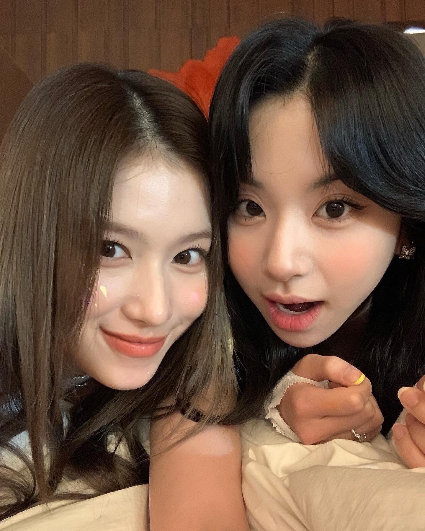 220718-TWICE-Sana-Instagram-Update-with-Chaeyoung-documents-1.jpeg?v=d7ac7