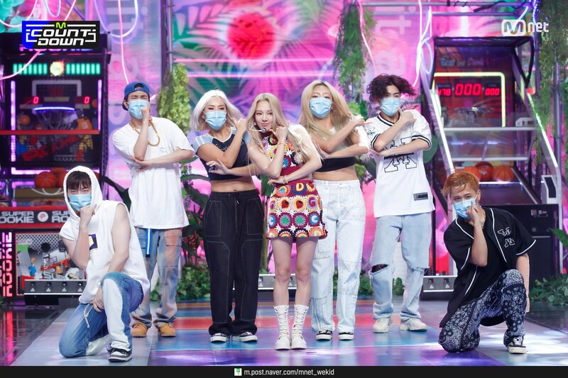 210812 HYO & BIBI Performing "Second" at M Countdown | Naver Update documents 7