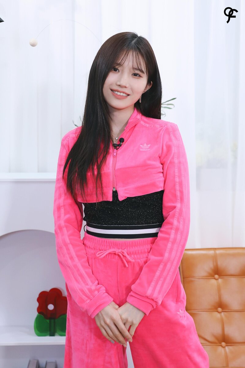 220227 fromis_9 Weverse - 'Midnight Guest' Behind Sketch 3 : Escape Room documents 4