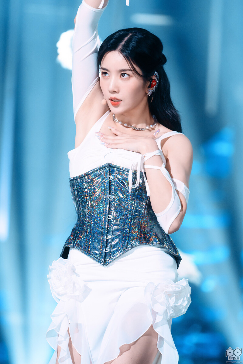 221016 KWON EUNBI - 'Underwater' at Inkigayo documents 11