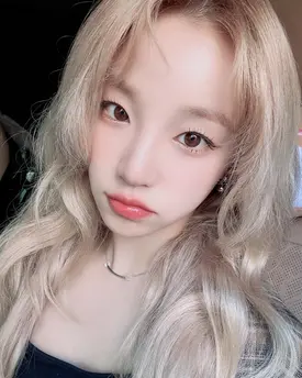 231030 - (G)I-DLE Twitter Update with YUQI