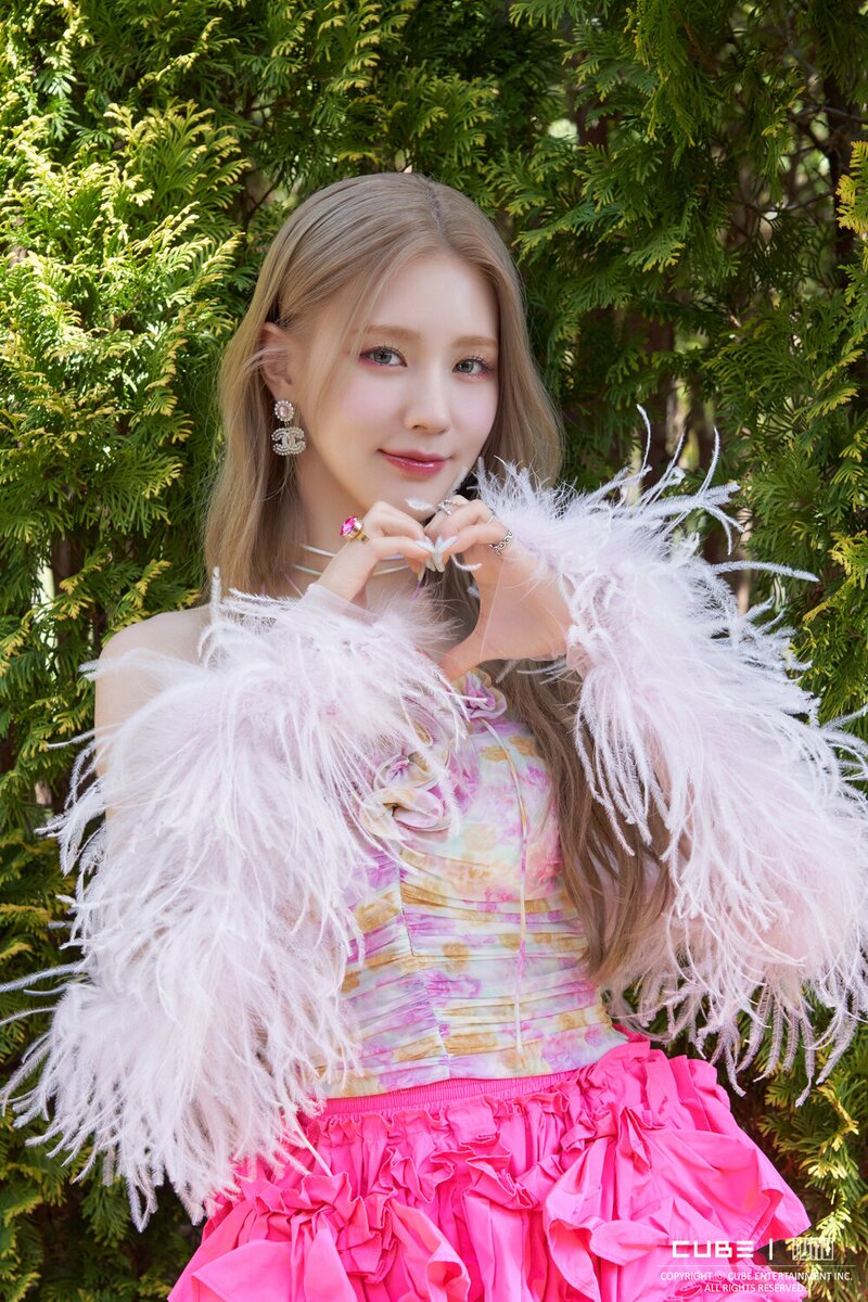 220512 Cube Entertainment Naver Update - Miyeon at 'Drive' MV Behind the Scenes documents 14
