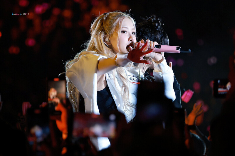 221120 BLACKPINK Rosé - 'BORN PINK' Concert in Los Angeles Day 2 documents 10