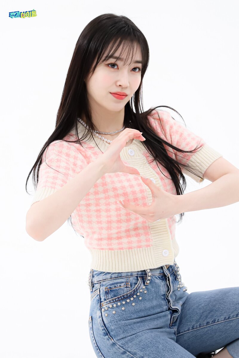 220301 MBC Naver - STAYC at Weekly Idol documents 9