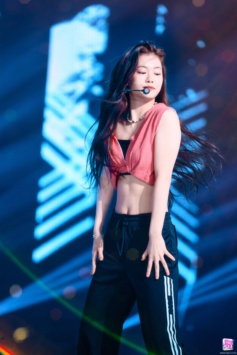 220515 LE SSERAFIM Garam - 'FEARLESS' at Inkigayo documents 4