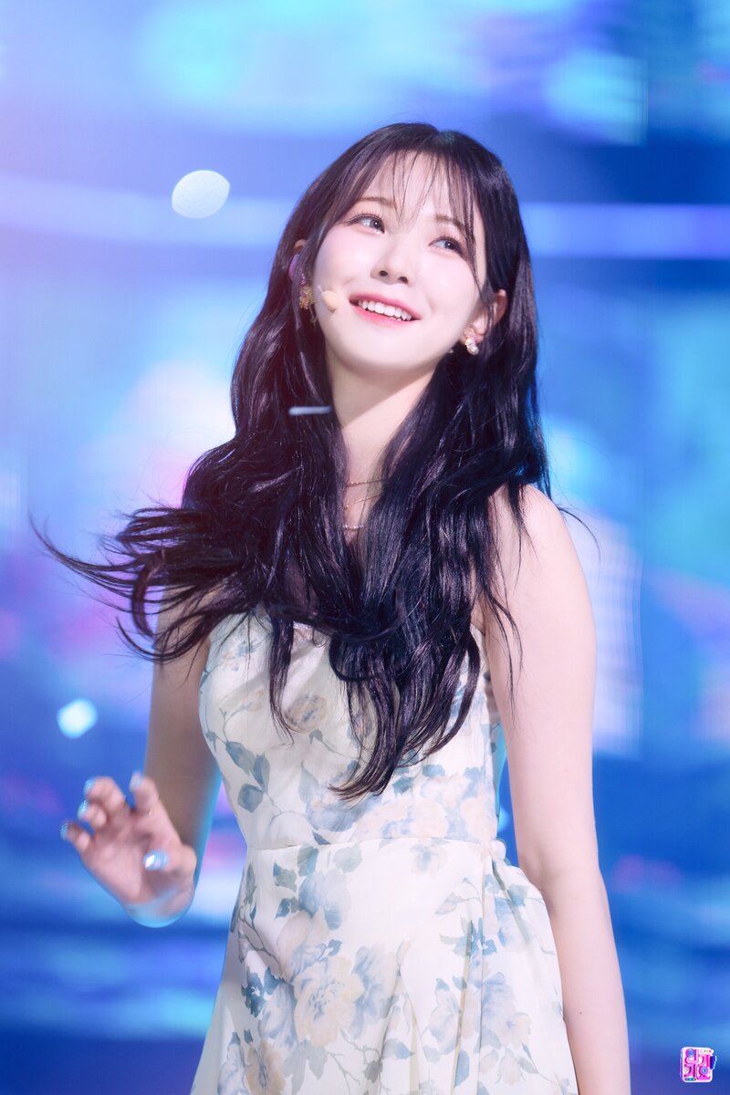 220710 fromis_9 Jiheon - 'Stay This Way' at Inkigayo documents 4