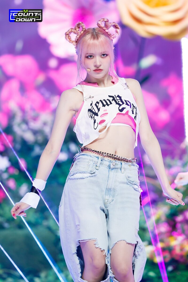 230323 NMIXX Lily 'Love Me Like This' at M Countdown documents 2