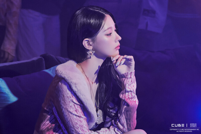 230530 Cube Naver Post - (G)I-DLE 'Queencard' MV Behind documents 2