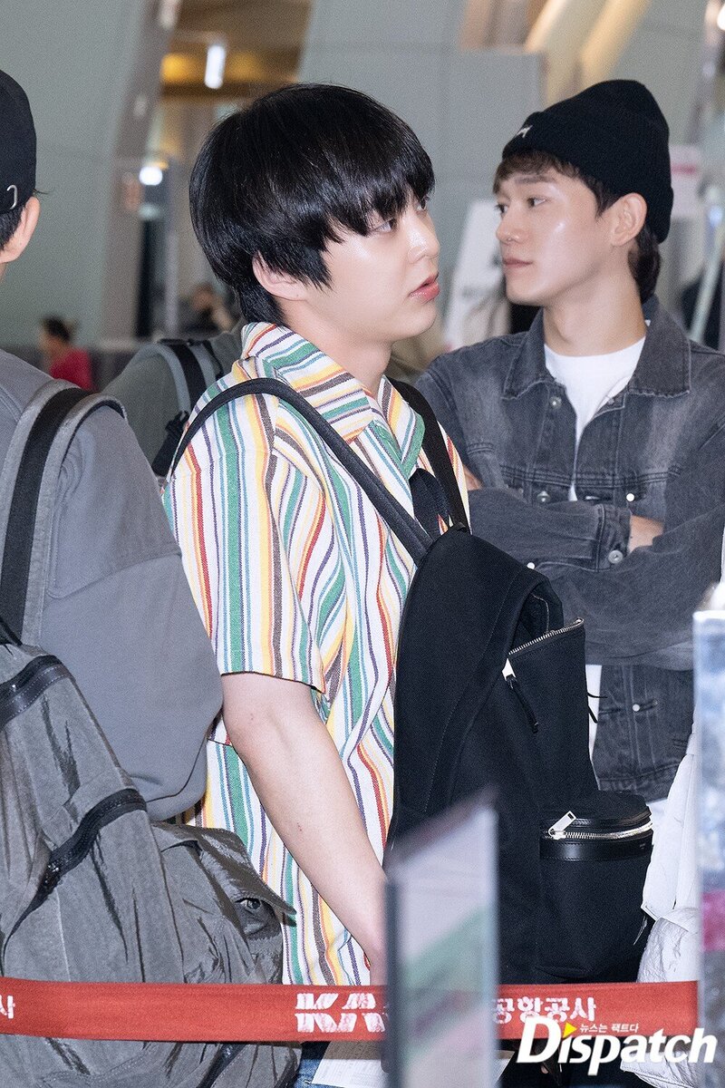 230608 EXO Xiumin at Gimpo Airport documents 3