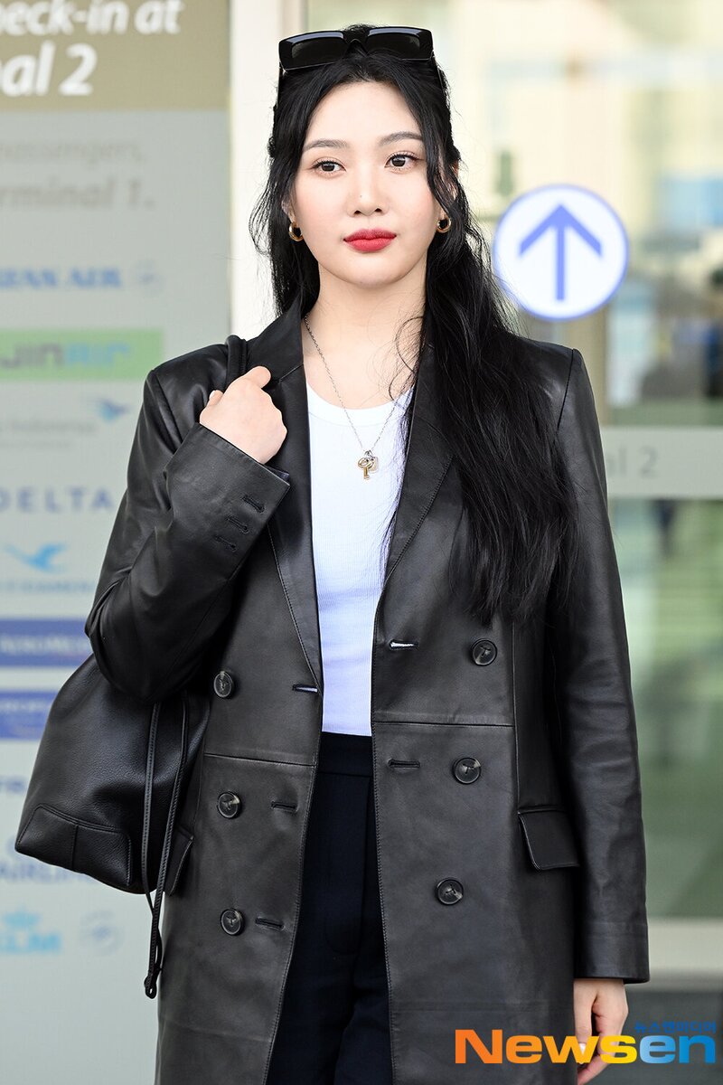 240418 Red Velvet Joy at Incheon International Airport documents 9