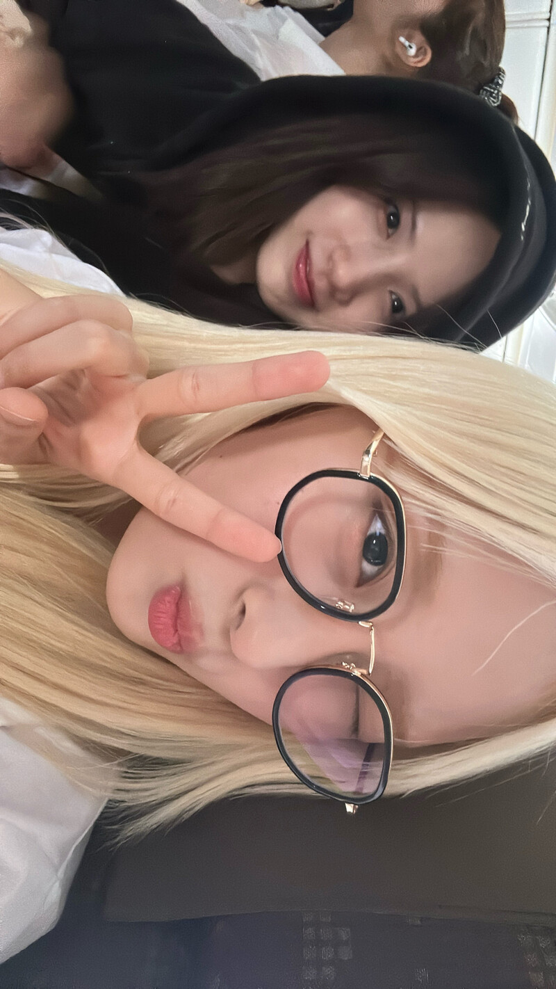 240818 - ICHILLIN' Twitter Update with CHOWON n JIYOON documents 5