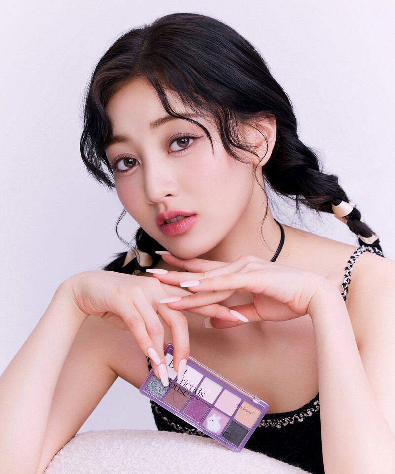 TWICE Jihyo x Milk Touch - Best Friends House Eye Palette documents 3