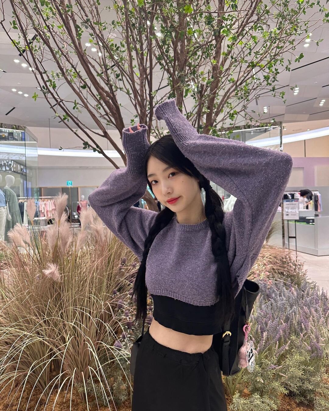 230514 Yeojin Instagram Update | kpopping