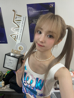 240908 WOOAH sns update with NANA - at 'The Fact Music Awards 2024'