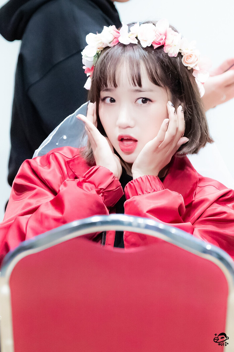 181021 Weki Meki Yoojung at 'KISS, KICKS' Youngdeungpo Fansign documents 4