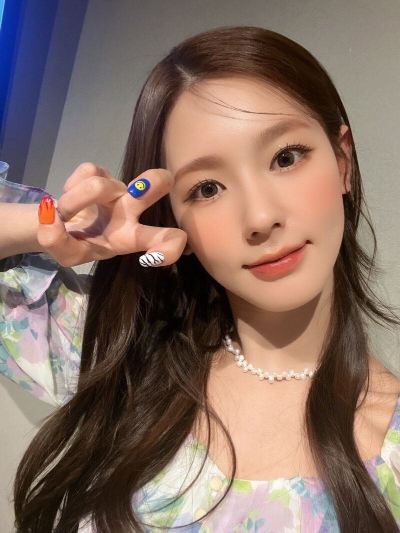 220323 (G)I-DLE Miyeon SNS Update documents 9