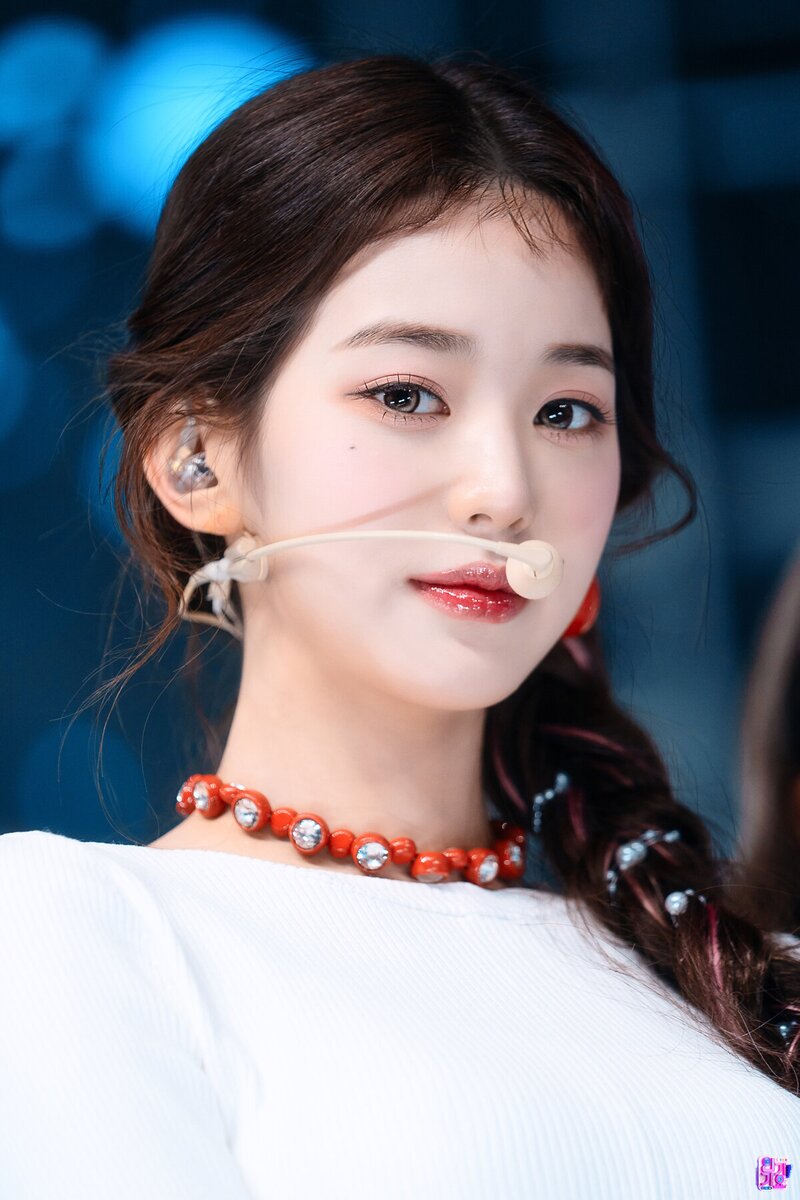 220904 IVE Wonyoung - 'After LIKE' at Inkigayo documents 3