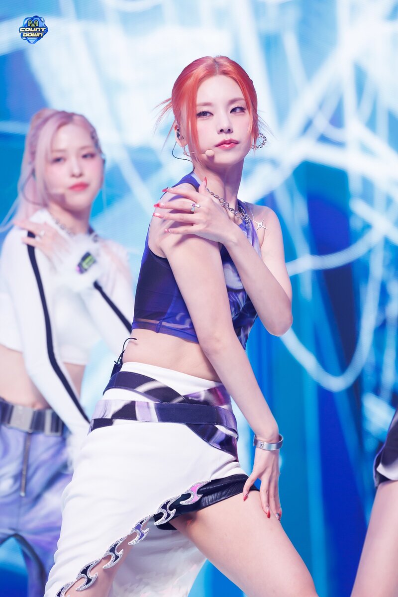 240111 ITZY Yeji - 'BORN TO BE' and 'UNTOUCHABLE' at M Countdown documents 6